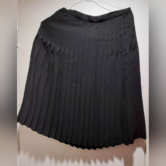 Lauren Ralph Lauren Black Pleated Midi Skirt - Size 14 Like New - Picture 11 of 12